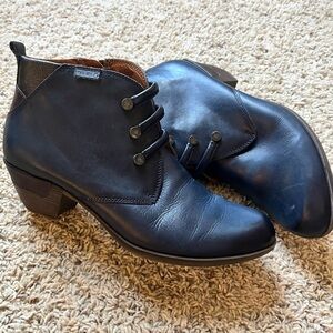 Pikolinos women’s Rotterdam ankle boot navy leather size 10 (41)